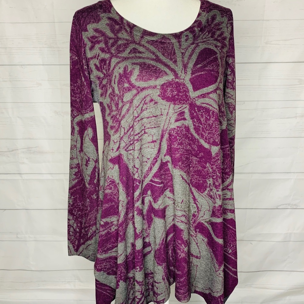 Soft surroundings plum/gray floral shark bite top